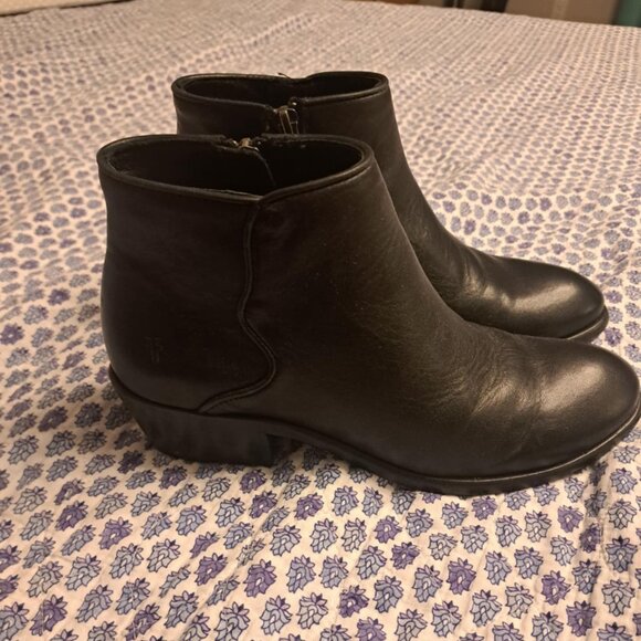 Frye Women's Carson Piping Booties - Picture 2 of 8
